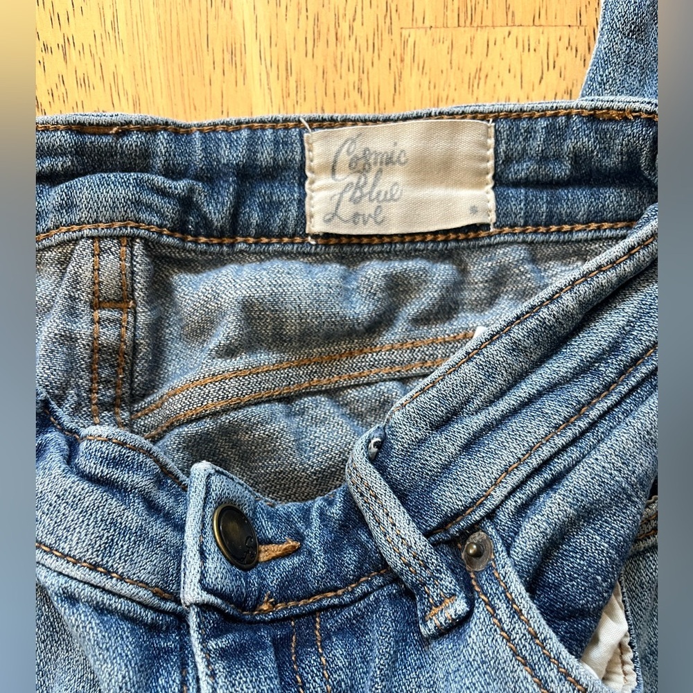 Cosmic Blue Love Jean Women's Taper Light Wash Blue Perfectly Worn In Size 26 - Picture 2 of 8